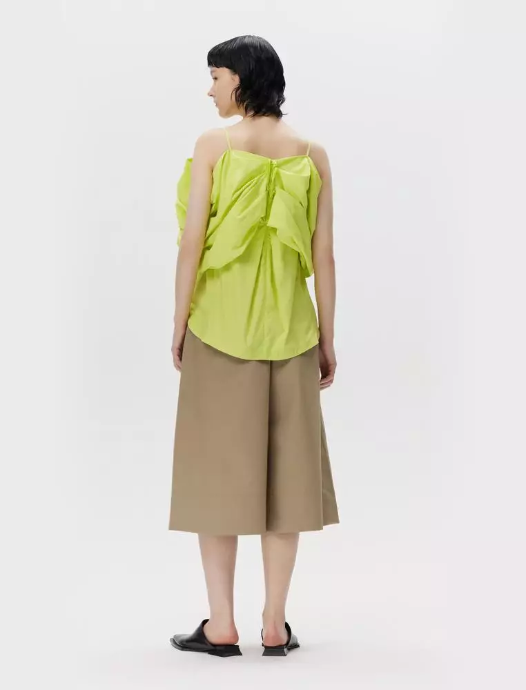 Sleeveless tops