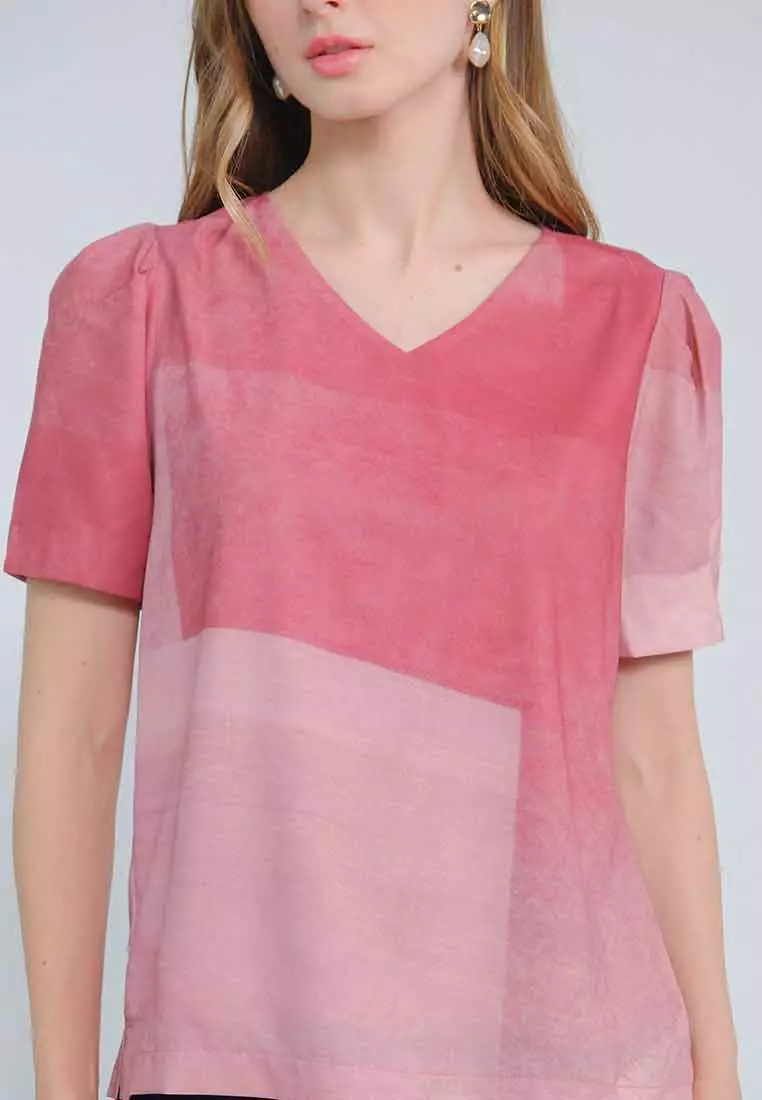 Liora Short Sleeves Top in Abstract Print