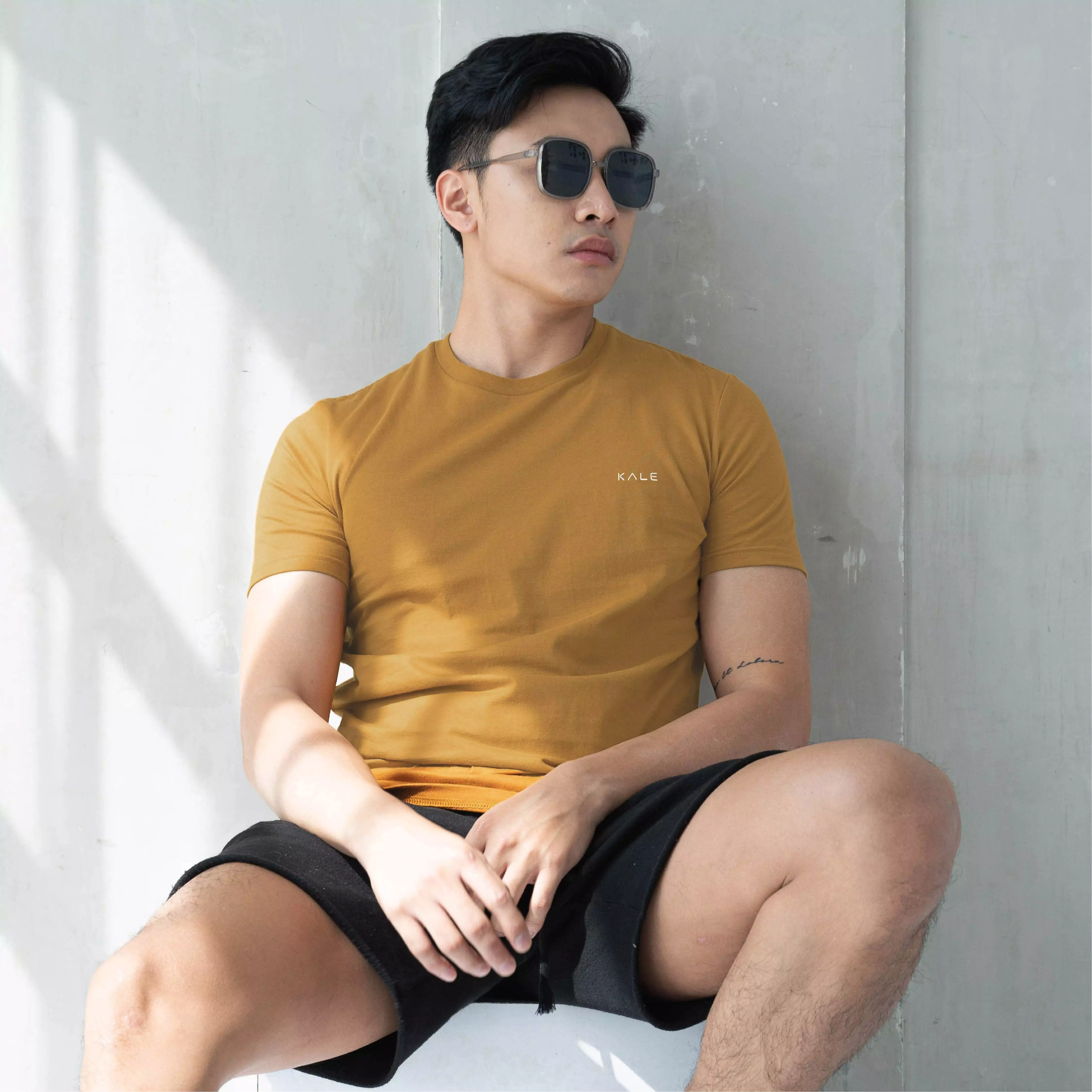 Kale Arion Mustard / T-Shirt Pria Lengan Pendek / Unisex