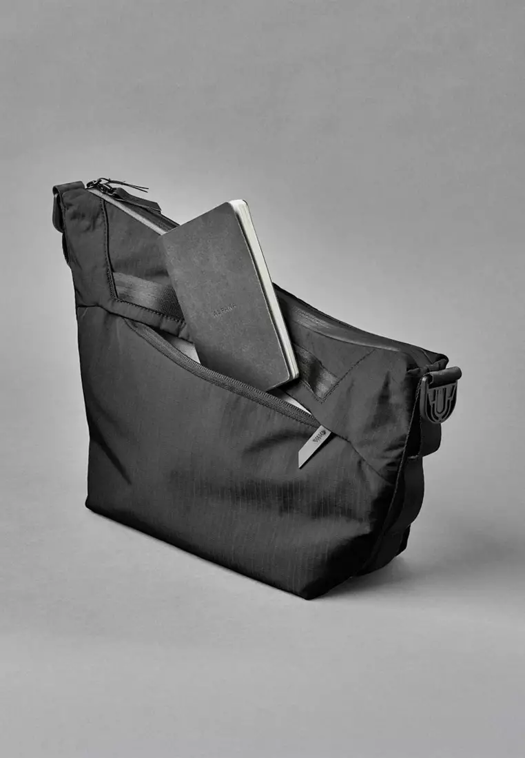 Alpaka Flow Satchel 4L Sling Bag - Axoflux Black