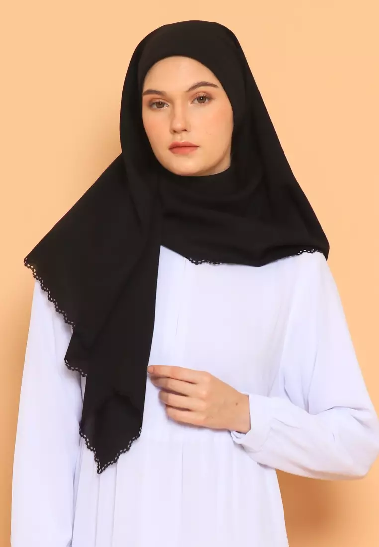 Hijab Segi Empat Lasercut Curly Black
