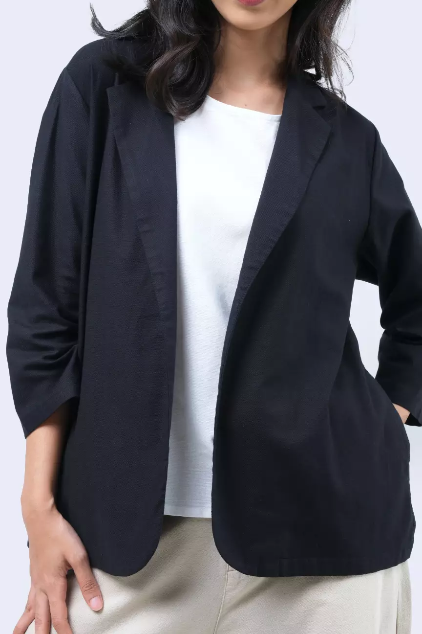 Outer Wanita Calliope Black