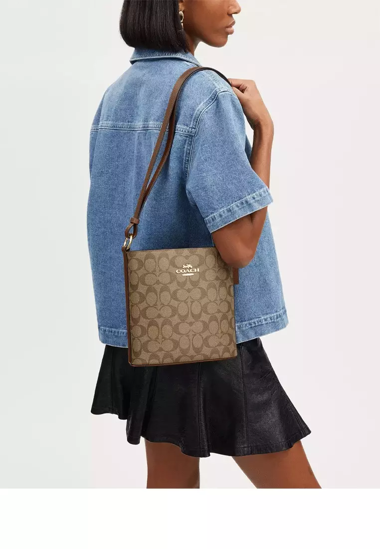 Sophie Bucket Bag In Signature Canvas