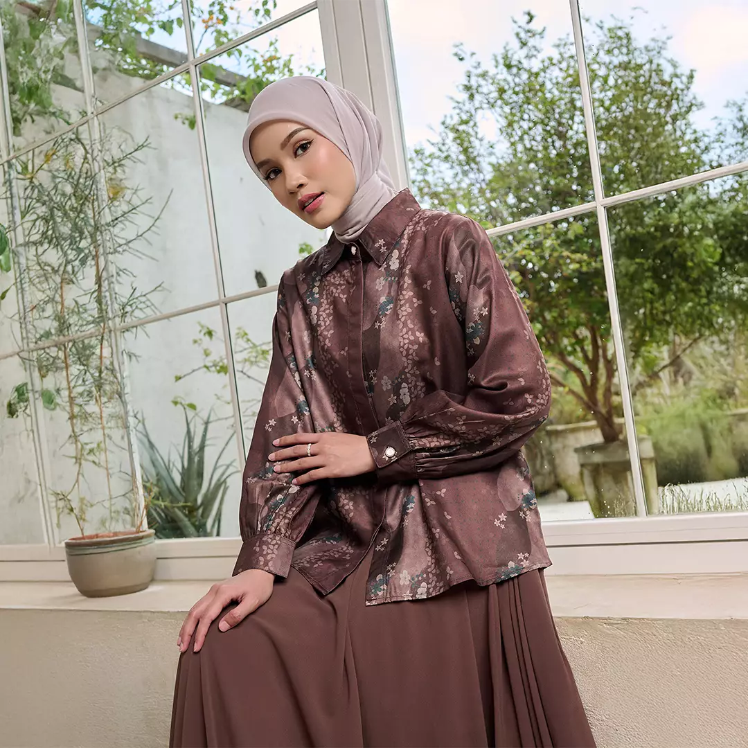 ZM Zaskia Mecca - Yania Rosewood Blouse Kemeja Wanita - Romansa Khatulistiwa - Bunga Simpur