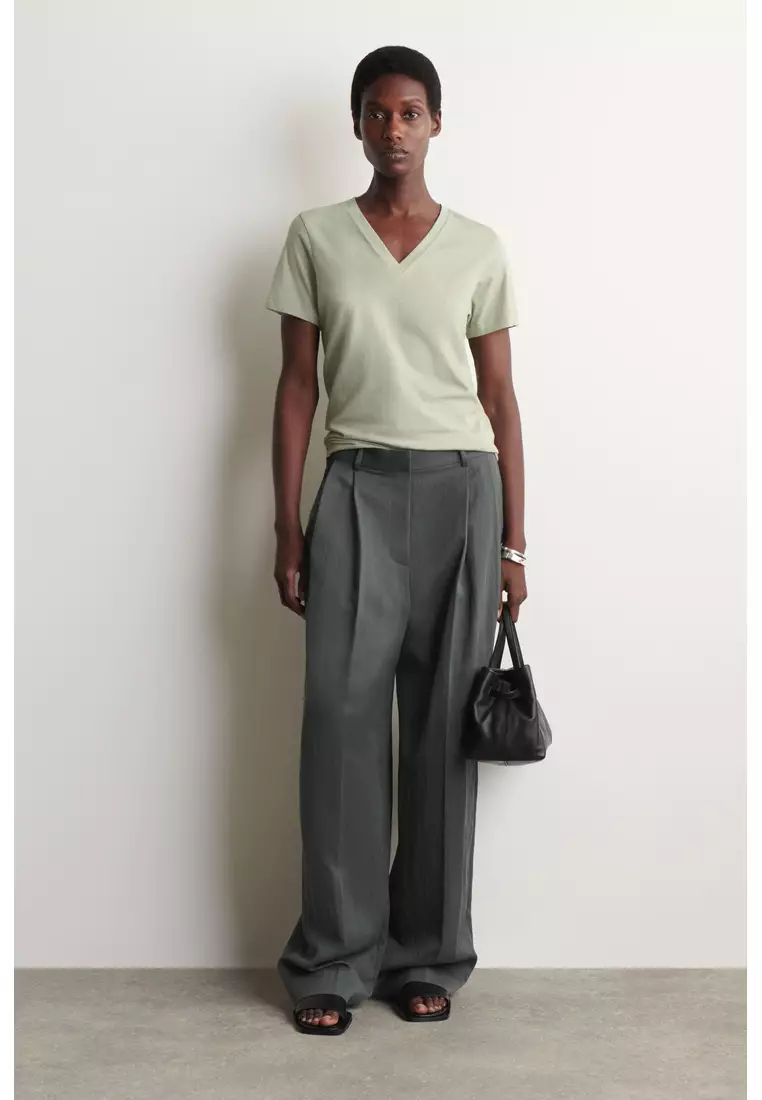 COTTON V-NECK T-SHIRT