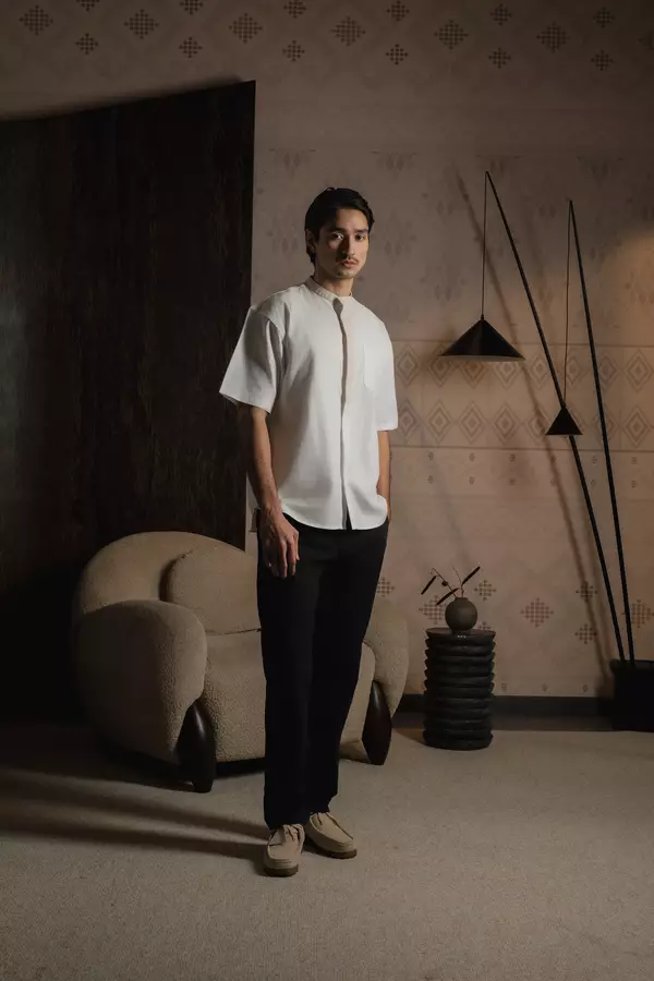 LARUSSO Earth of Whisper - Big Size Kemeja Koko Changi Dobby Linen Pria Lengan Pendek - White Chalk