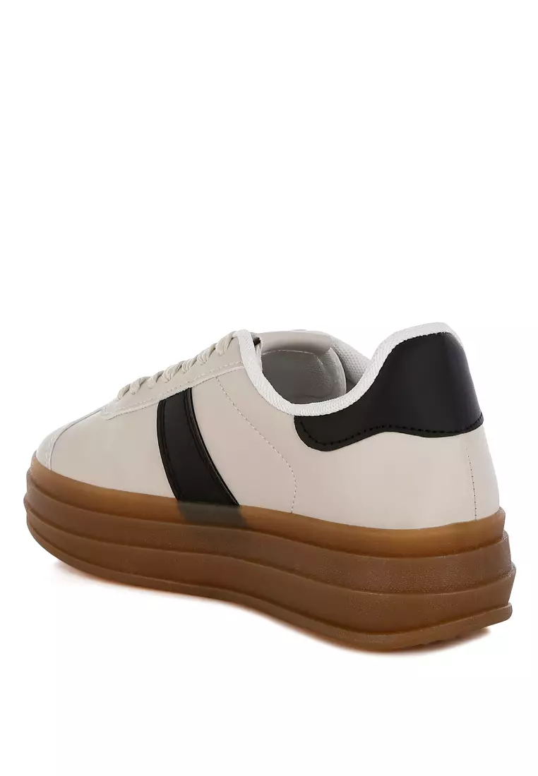 Sepatu Kets Bertali Kulit Imitasi Warna Putih Pucat