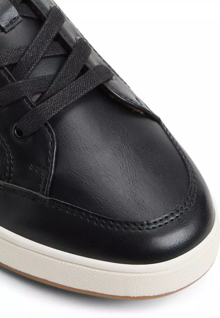 Adams Sneakers