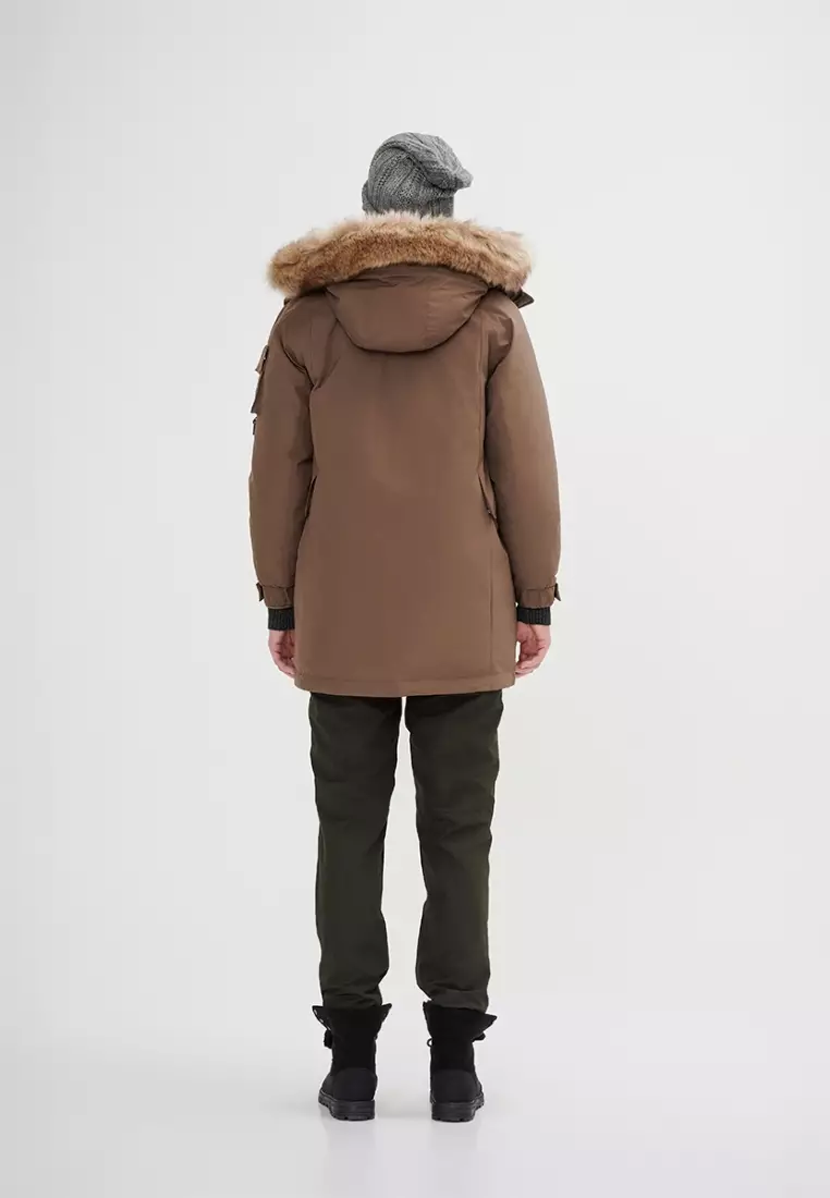 Men's Down Jacket Topped With A Luxurious Fur-Lined Hood