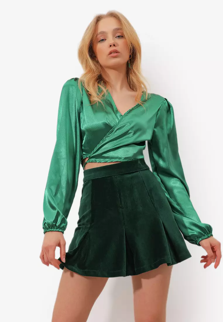 Green pleated 2024 velvet skirt