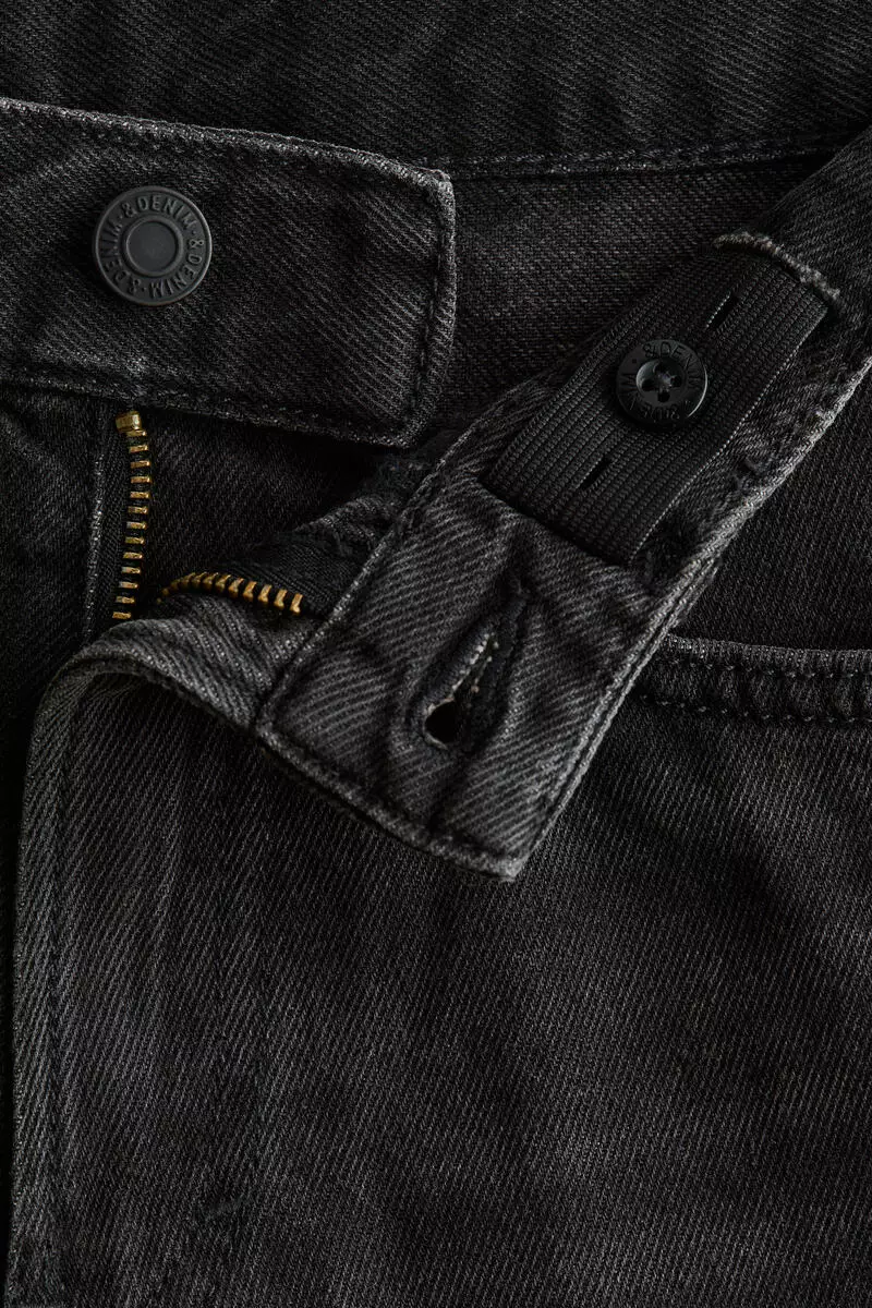 Loose-fit denim shorts