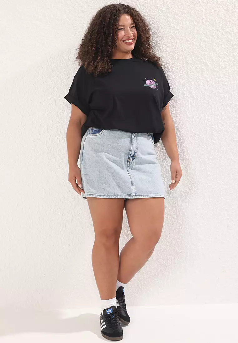 Black Galaxy Printed Boyfriend Fit Plus Size T-Shirt Tbbss25Bf00070