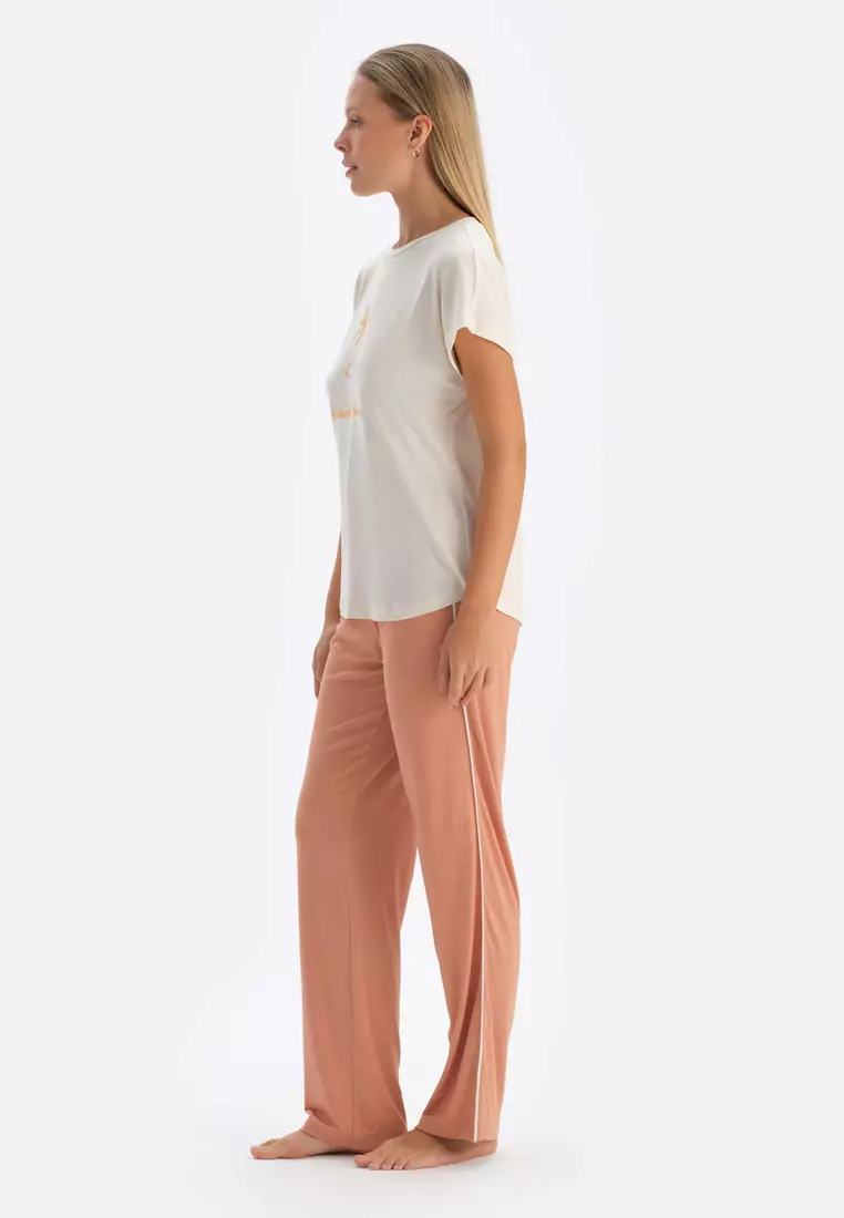 Off White T-Shirt & Trousers Knitwear Set, View Print, Crew Neck, Regular, Long Leg, Short Sleeve Sleepwear for Women