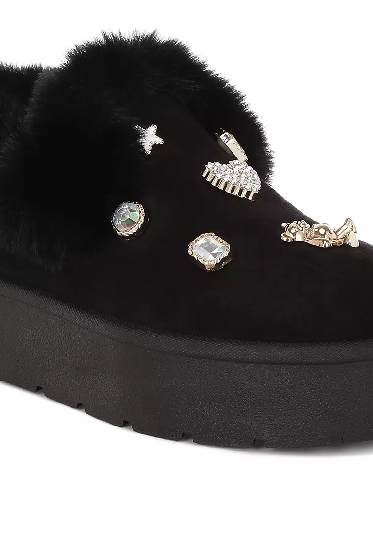 Charm Detail Slip On Snow Boots In Black