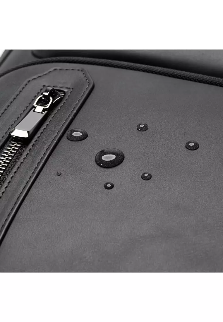 Black Explorer Light Backpack Plus