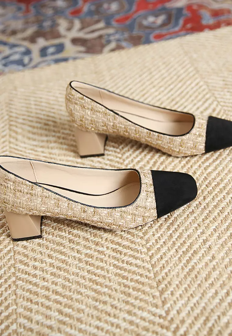 Gold store toe pumps