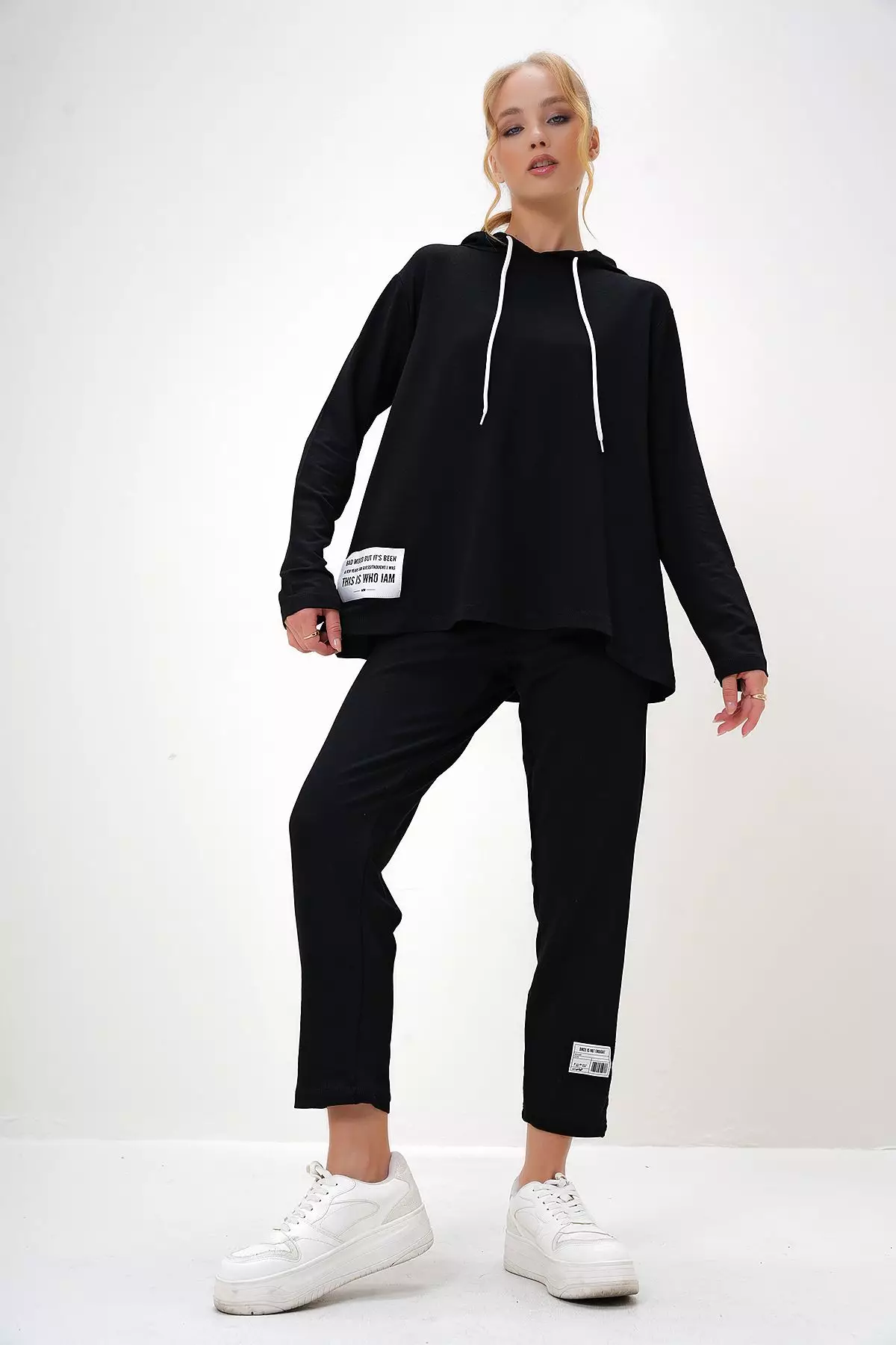 Women's Black Emblem Detailed Hooded Double Yarn Tracksuit