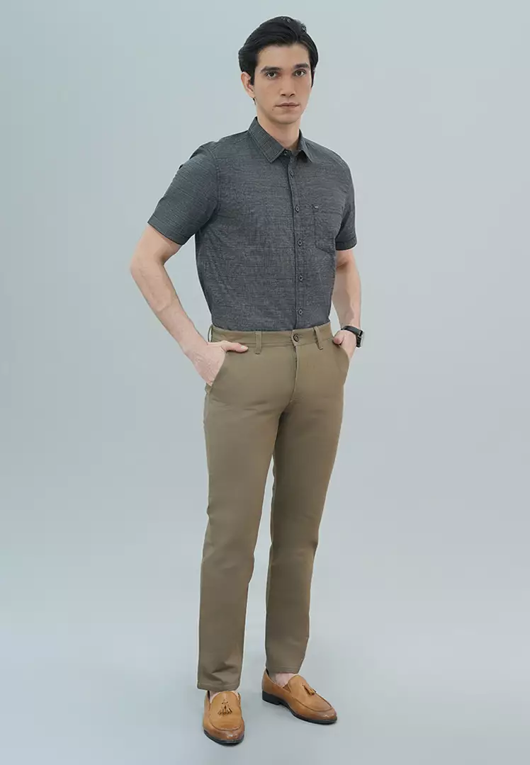 LGS - Celana Panjang Chinos Pria Motif Polos Warna Coklat Reguler Fit - CCT.571.055.002.C