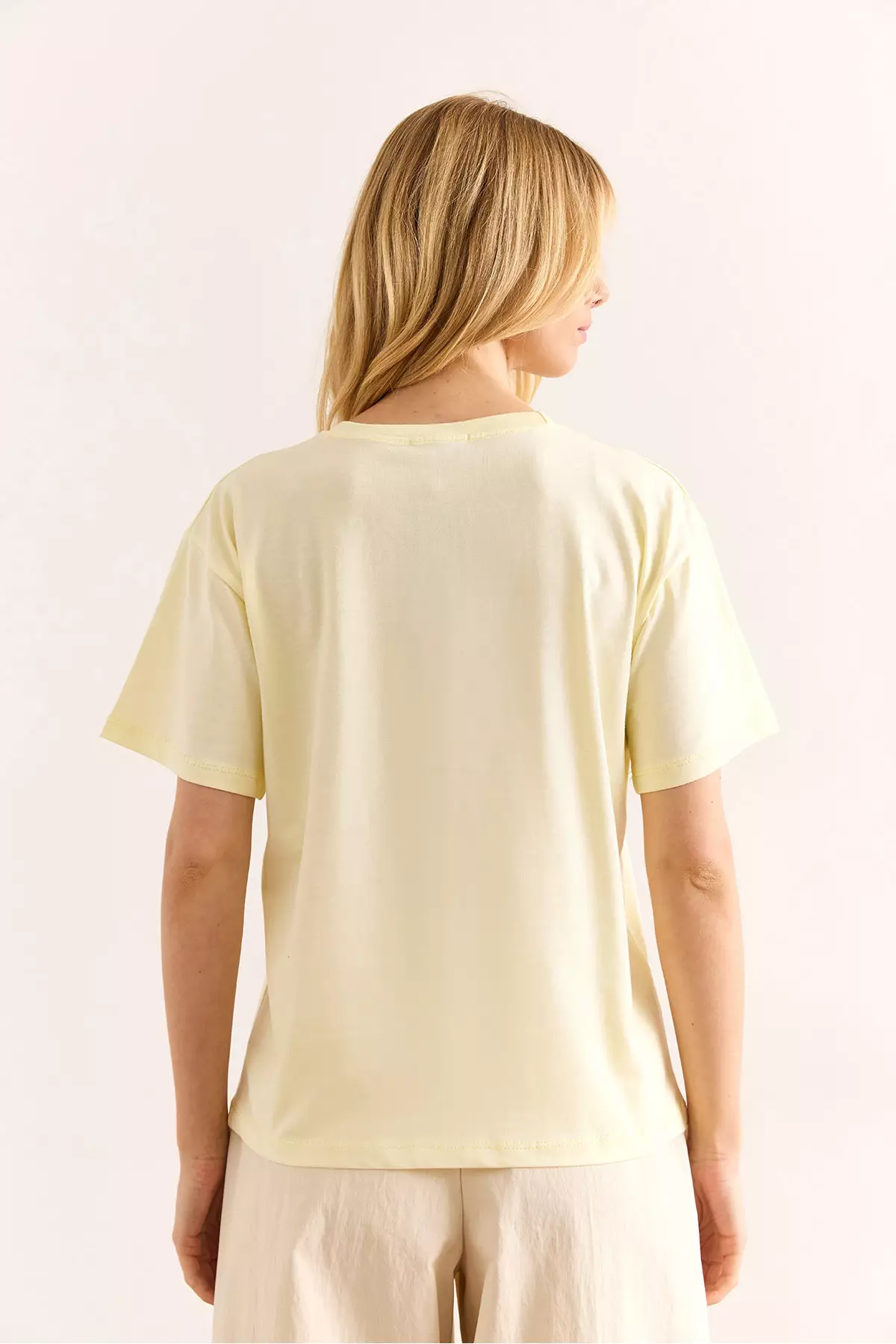 Women's Light Yellow Crew Neck Basic T-Shirt Tsh-19000774
