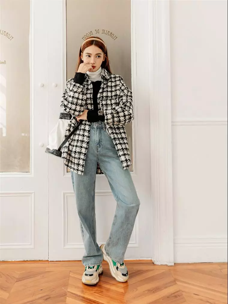 Solid Color Skin-Friendly 3D Texture Round Neck Long Sleeve Top [AB17955]