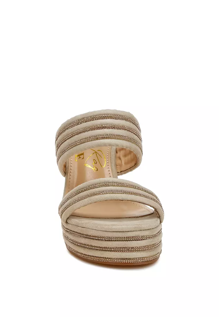 Sandal Wedges Berhias Berlian Imitasi dalam Warna Krem