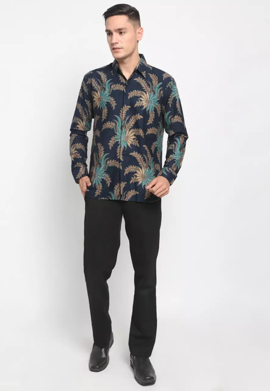 Kanwa Navy Kemeja Batik Pria Premium Slimfit Modern Lengan Panjang