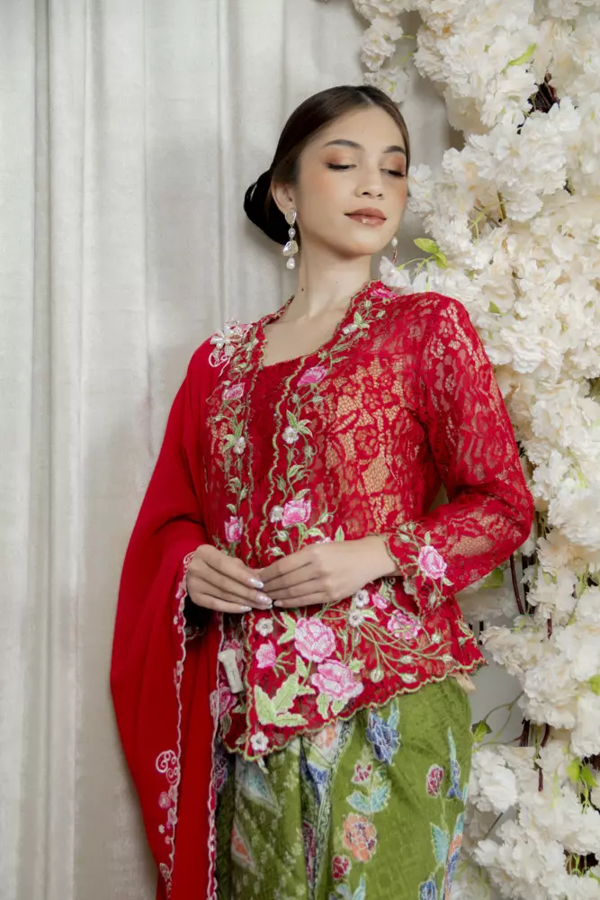 Kebaya Brokat Arini Series In Red Colour