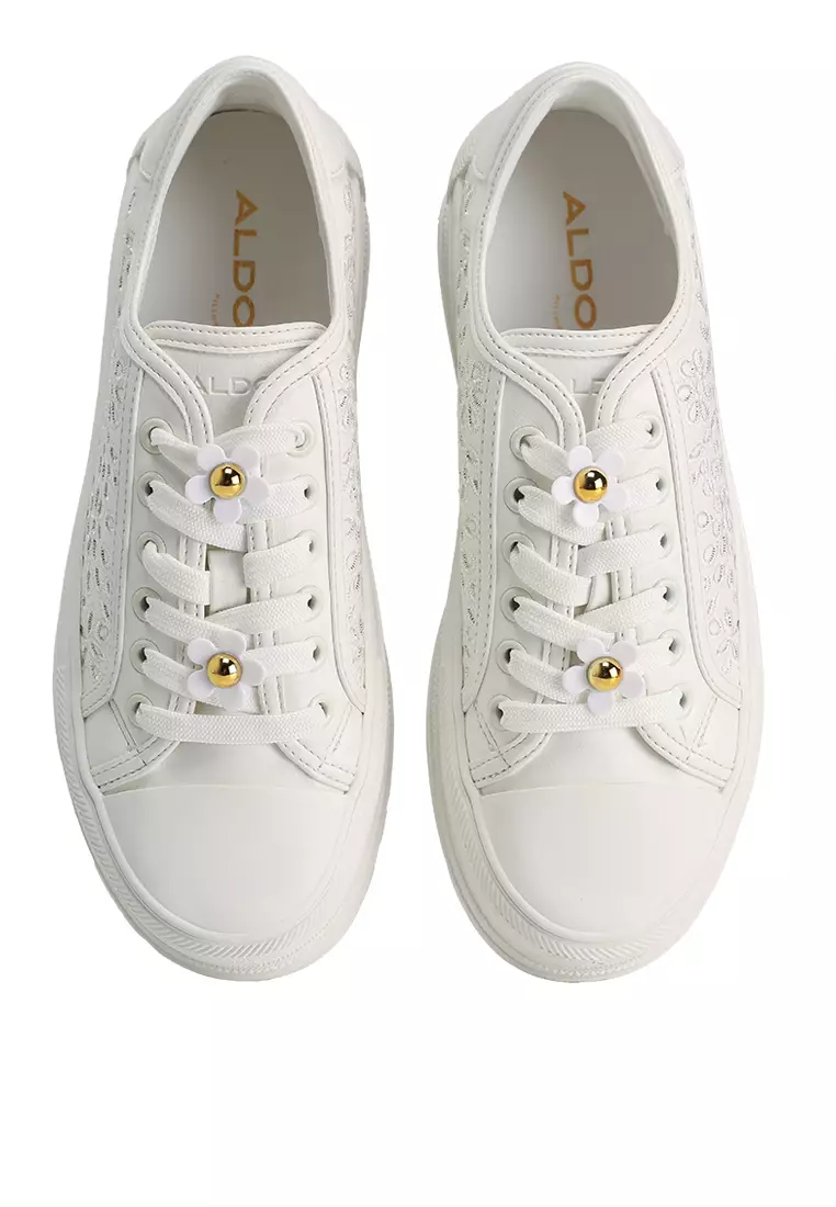 Rayes Sneakers