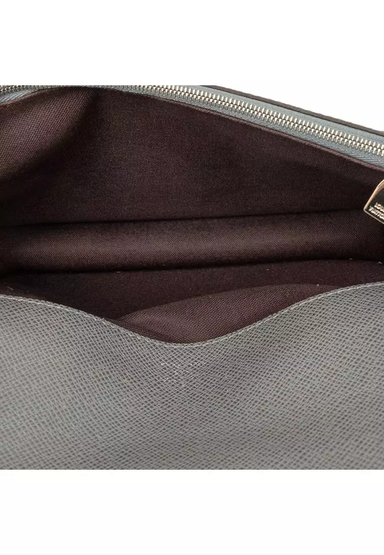 Pre-Loved Louis Vuitton Taiga Neo Belaia Clutch