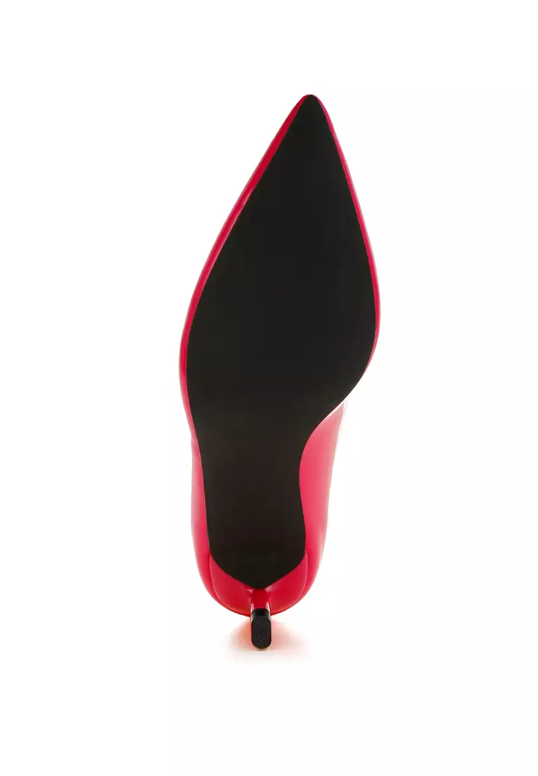 Sepatu hak tinggi berujung runcing dengan warna fuchsia