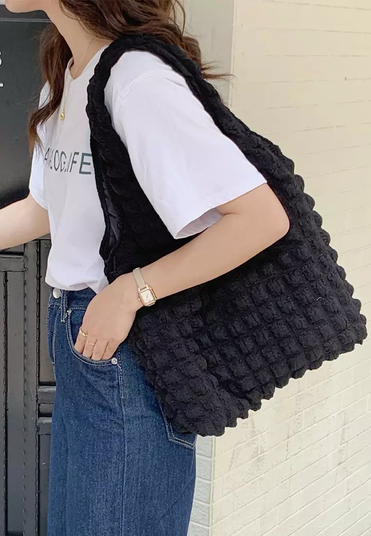 2023 S/S Korean New Style Solid Color Fluffy Pleated Plaid Large Capacity Portable Underarm Bag A23032106BK.