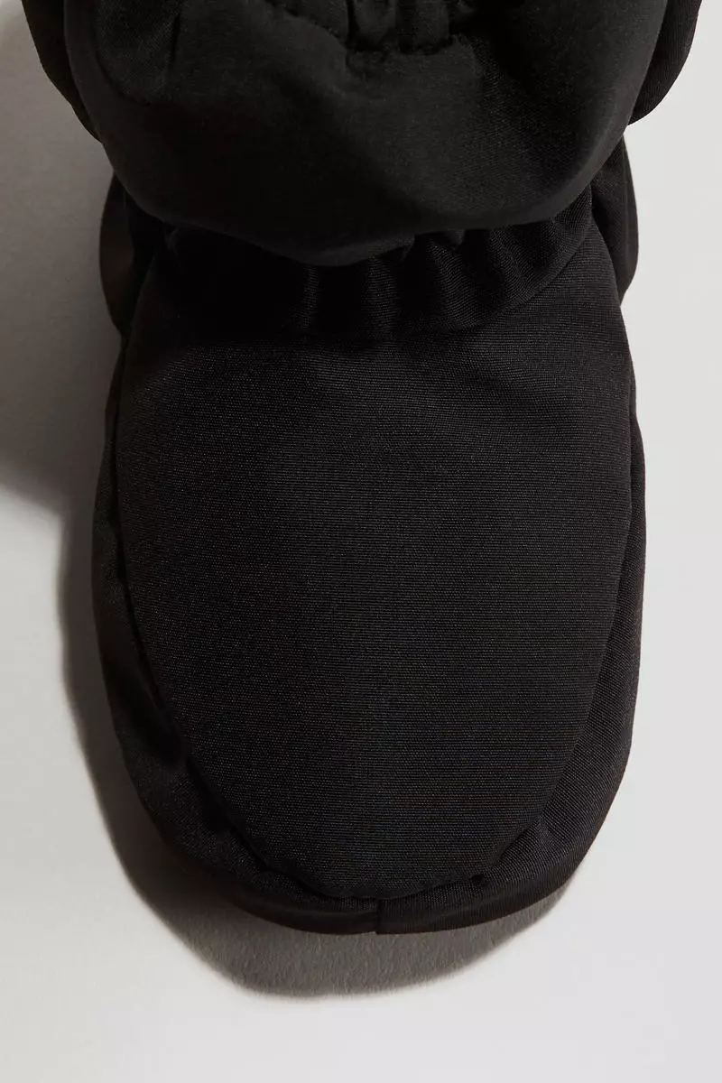 Water-repellent bootees