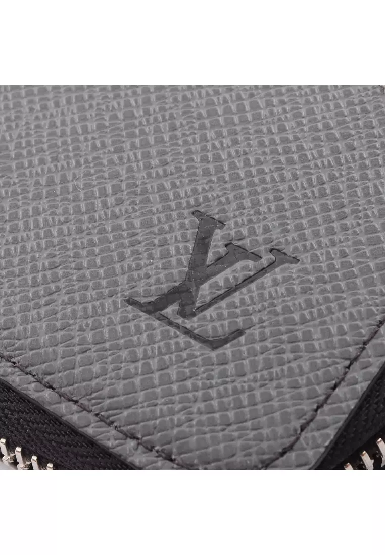 Louis Vuitton Zippy Vertical Taiga Long Wallet Black