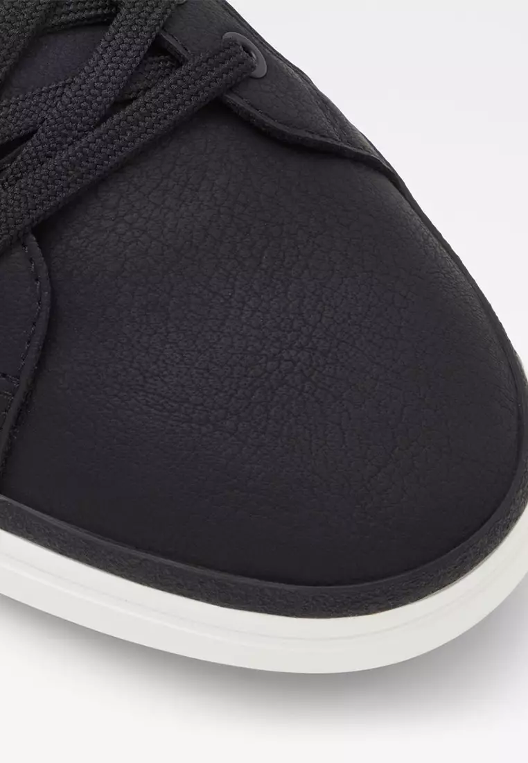 Finespec Low-Top Sneakers