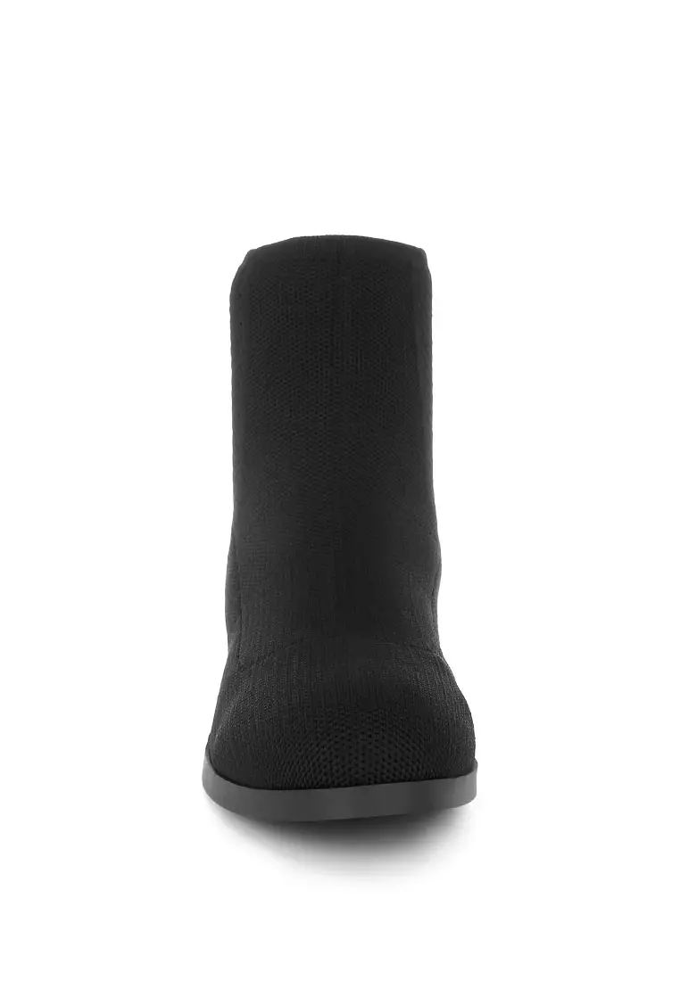 Sepatu Bot Kaus Kaki Rajutan Warna Hitam