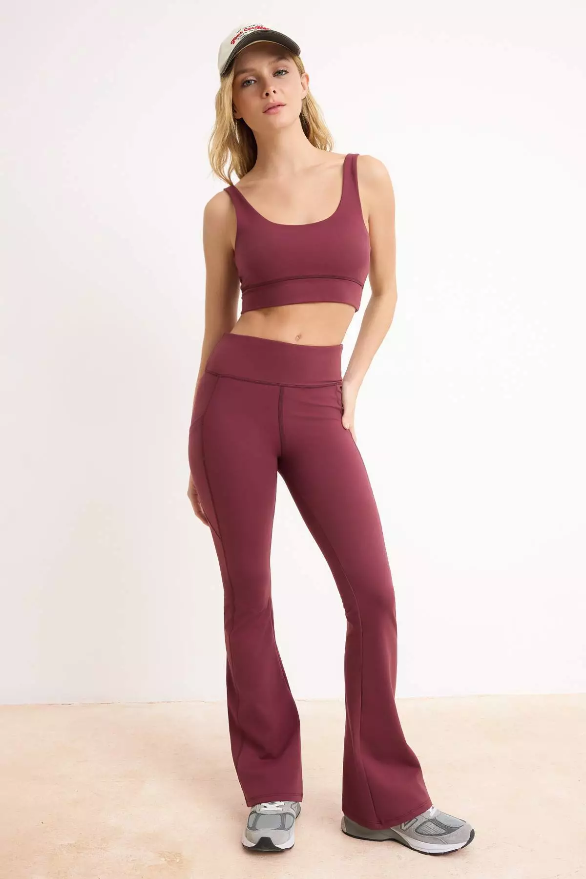 Burgundy Brushed Soft Fabric Supportive/Shape-Enhancing Thick Strap Knitted Sports Bra Thmss24Ss8