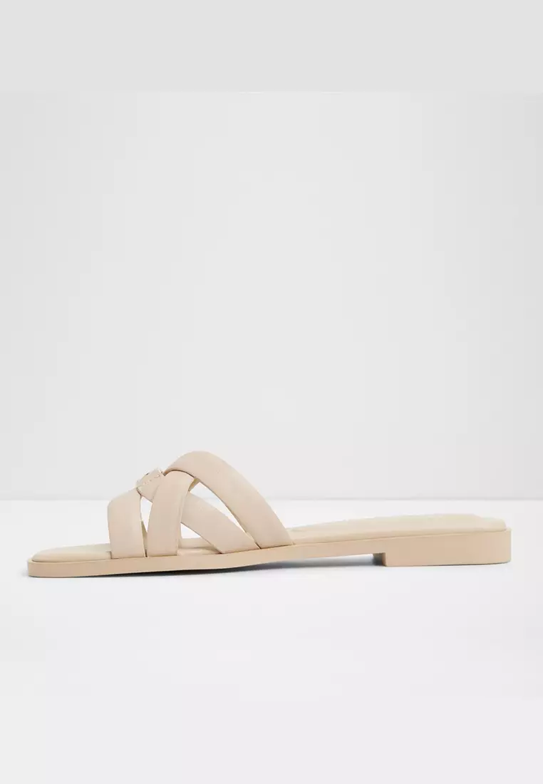 Jennaleriel -In Flat Sandals