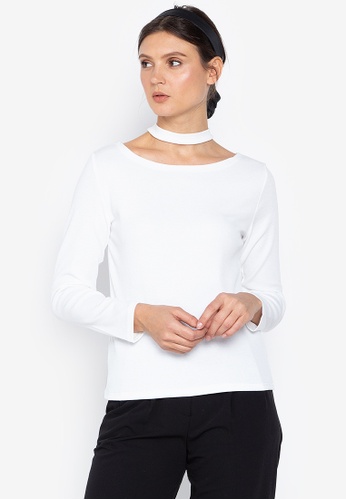 white choker sweater