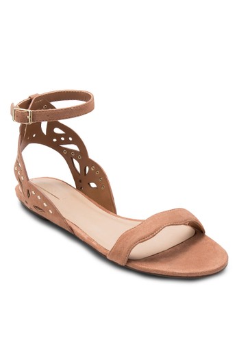 Lzalora時尚購物網的koumi koumiillywhite 雕花踝帶平底涼鞋, 女鞋, 涼鞋