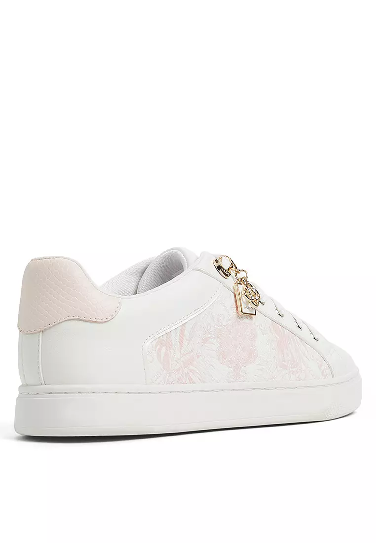 Elgata Sneakers