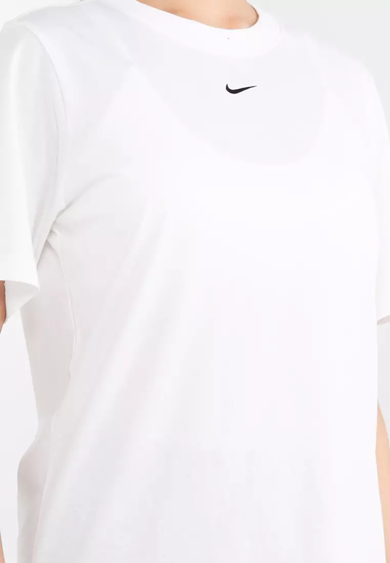 white nike shirt women's