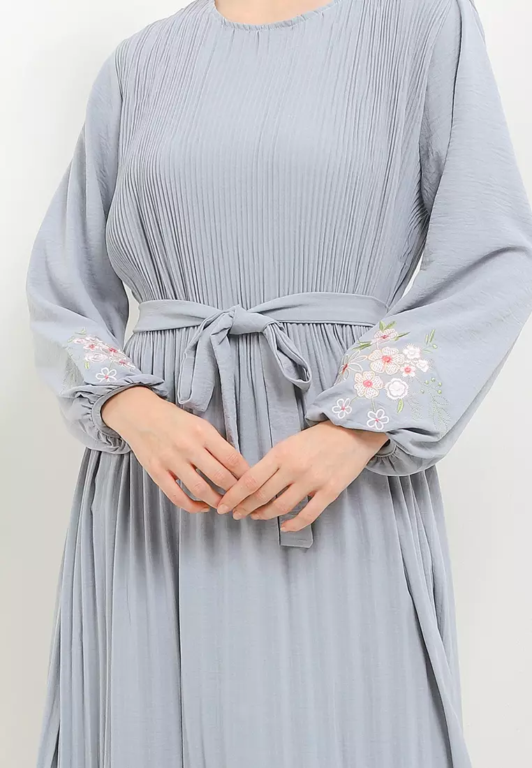 Self Tie Emb On Sleeve Maxi Dress