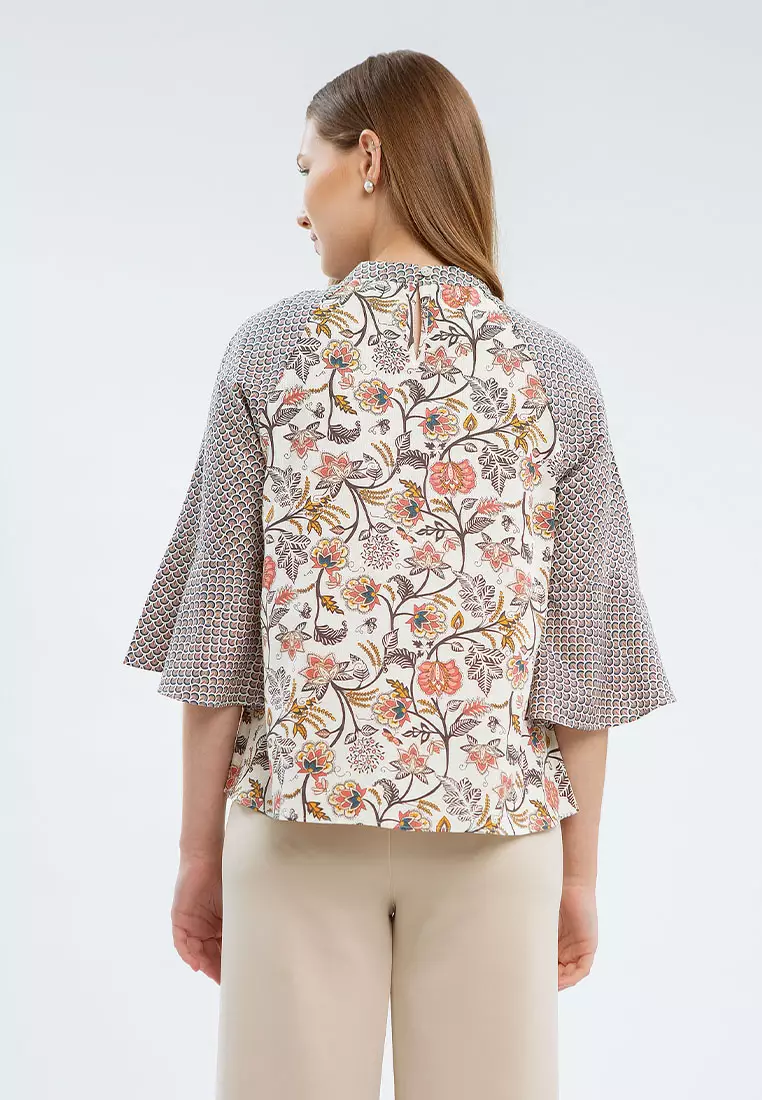 Minimal Daniswara Blouse Ivory