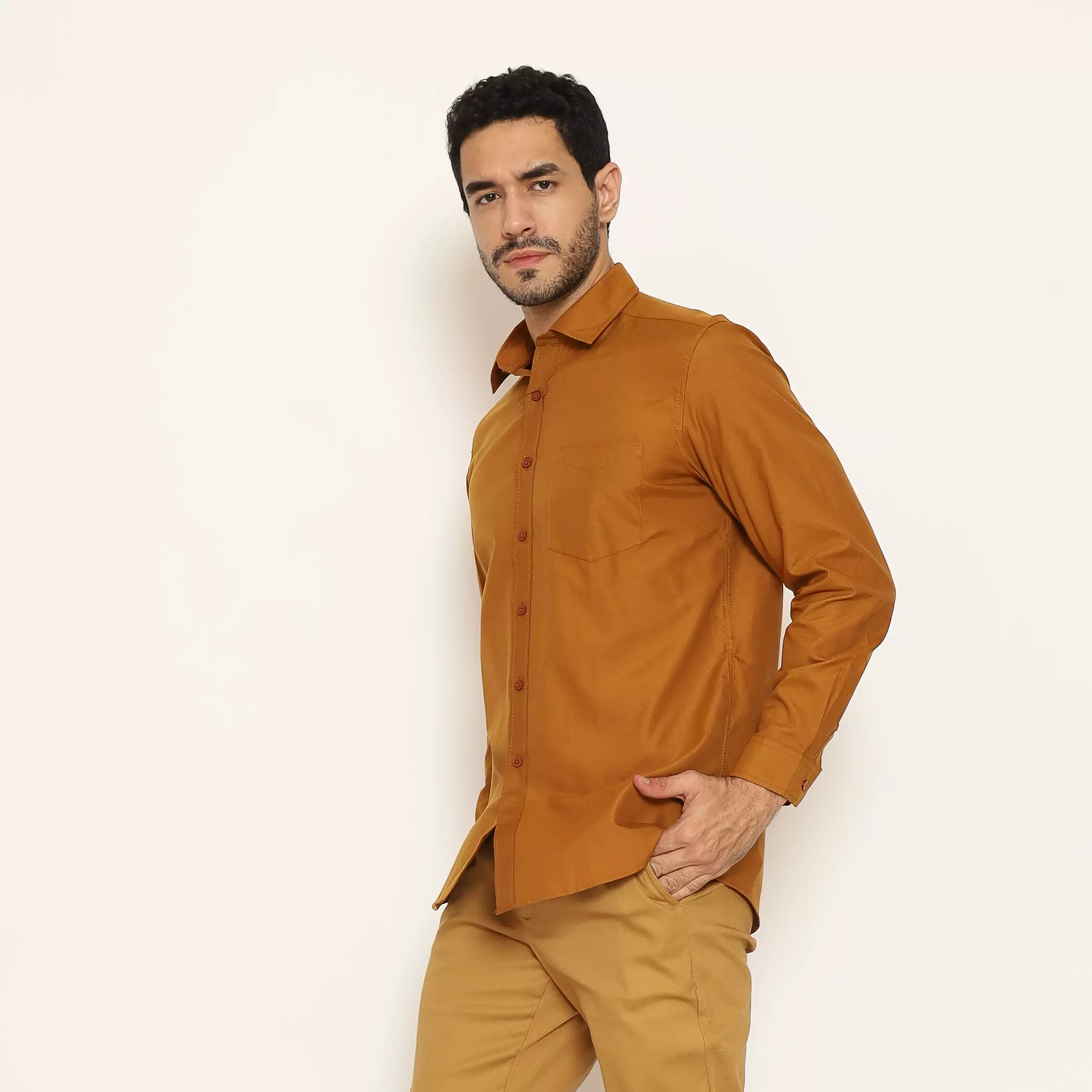 Schoeller Kemeja Pria Lengan Panjang Polos Warna Ginger – S.9-KCLSF-O101-CTN