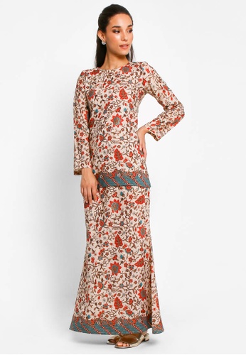 Kurung Batik D-03 from BETTY HARDY in Red and Multi