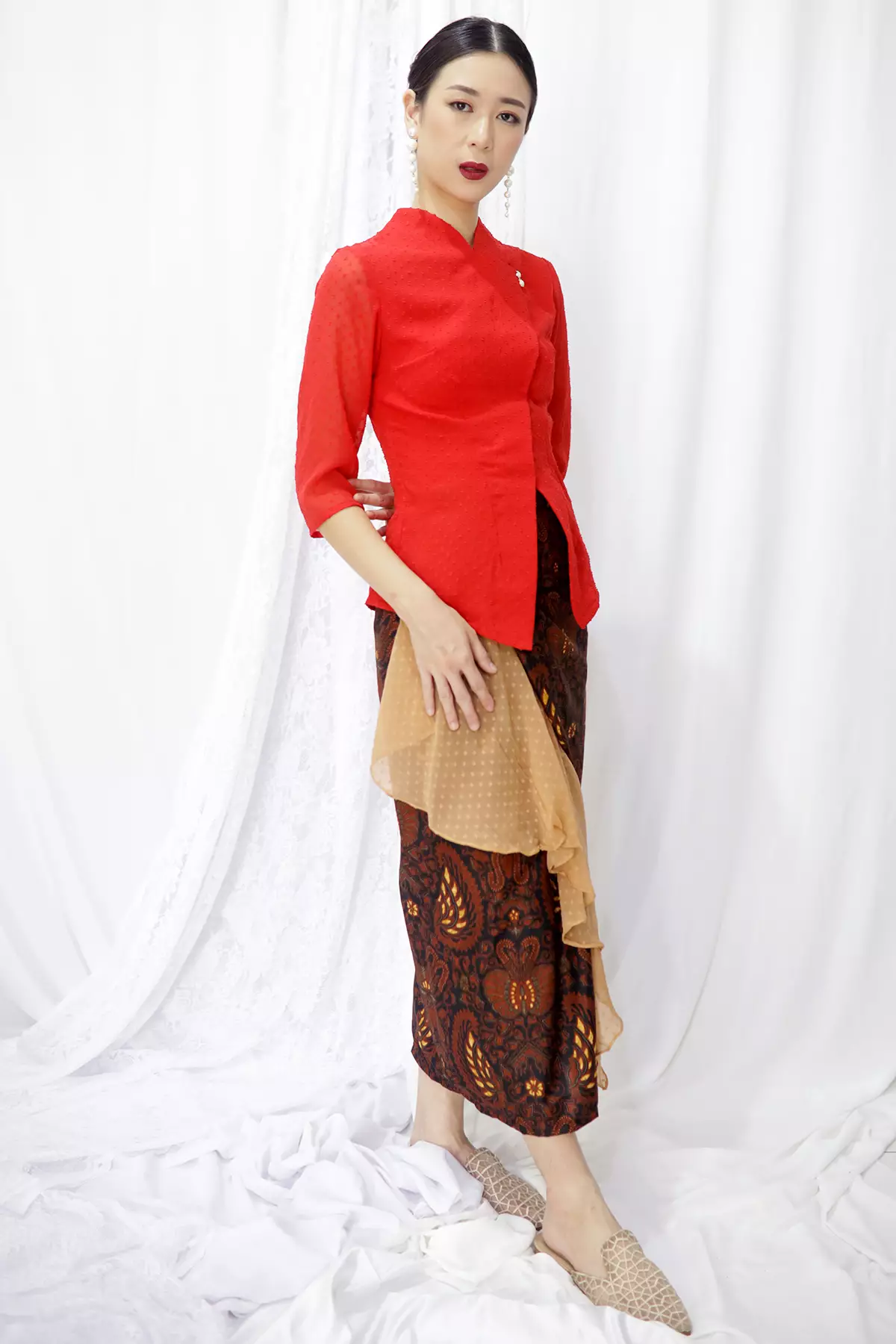 Mahadevi Rubiah Merah Kebaya Janggan