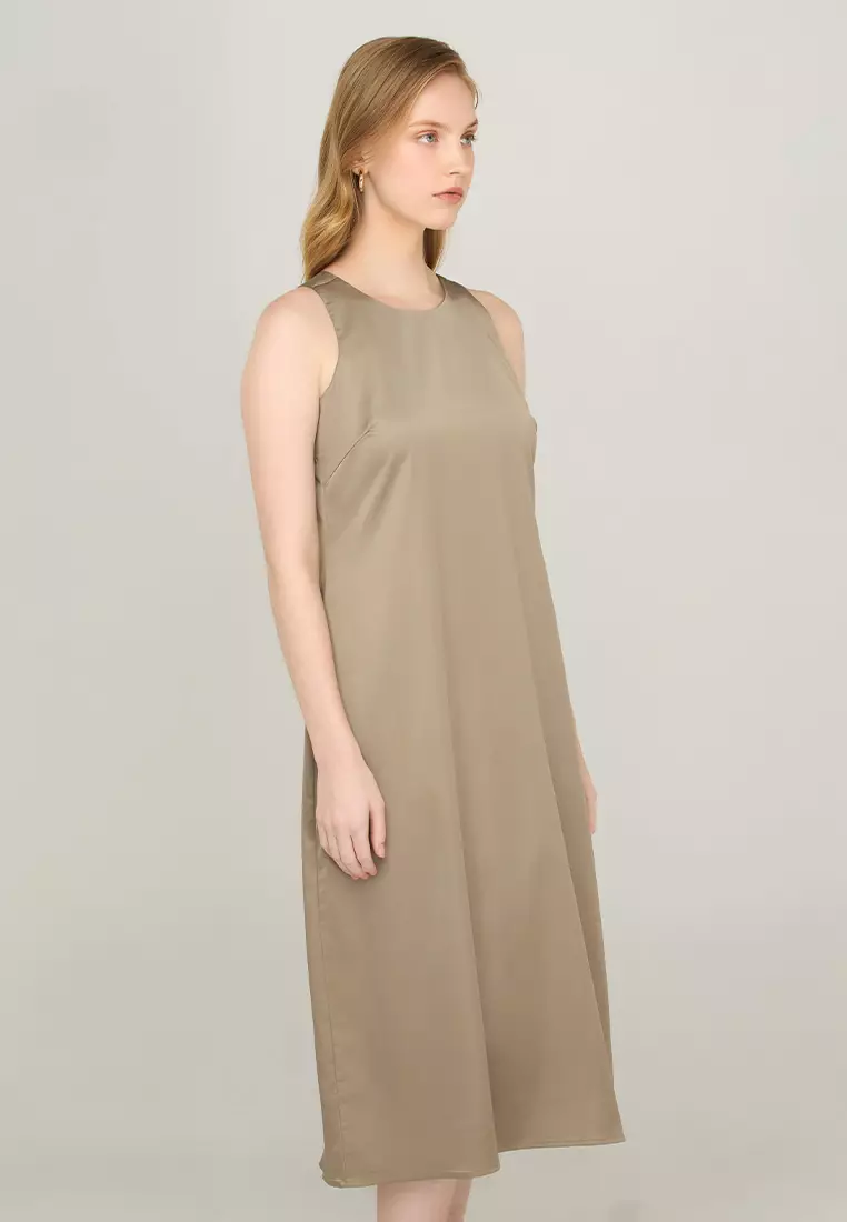 Tevianne Sleeveless Shift Dress in Satin Fabric