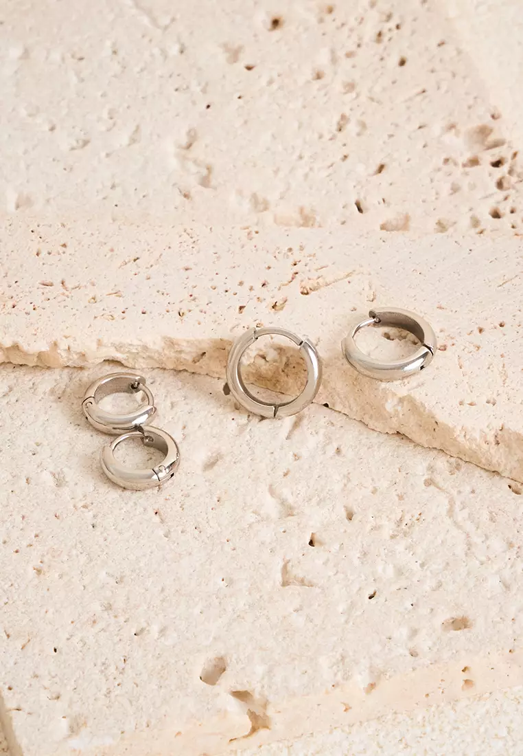 Capri Bold Huggie Earrings in Silver