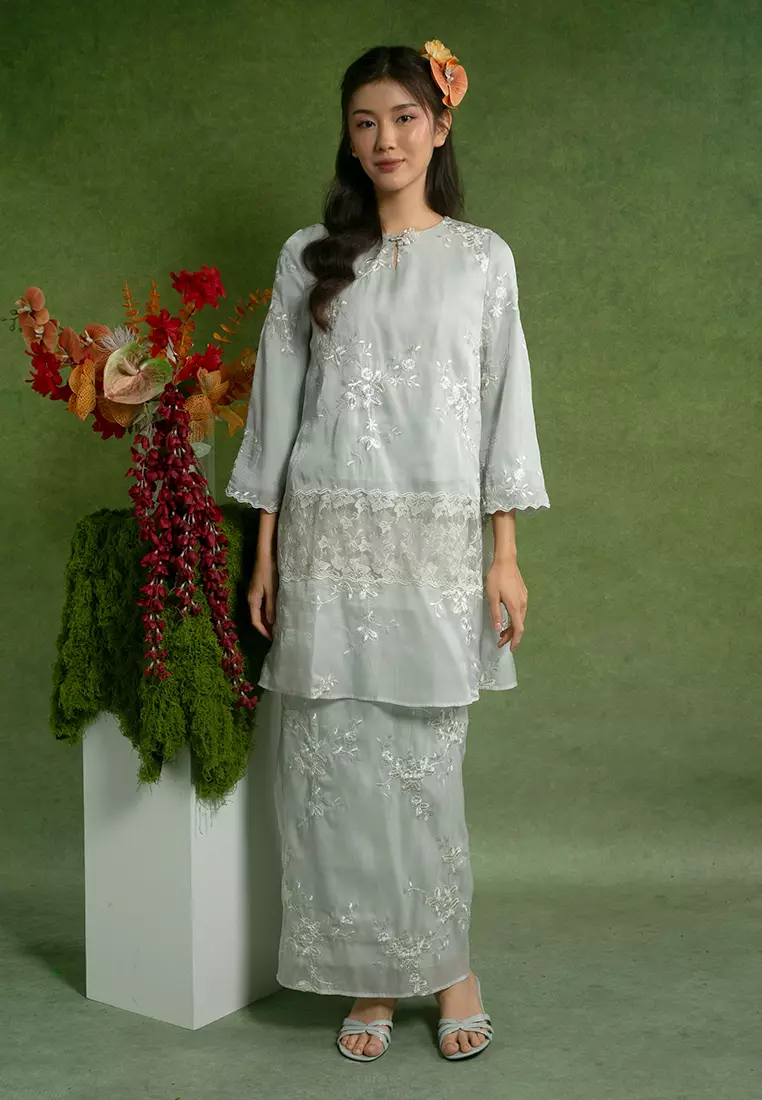 Azriah 刺繡長裙套裝