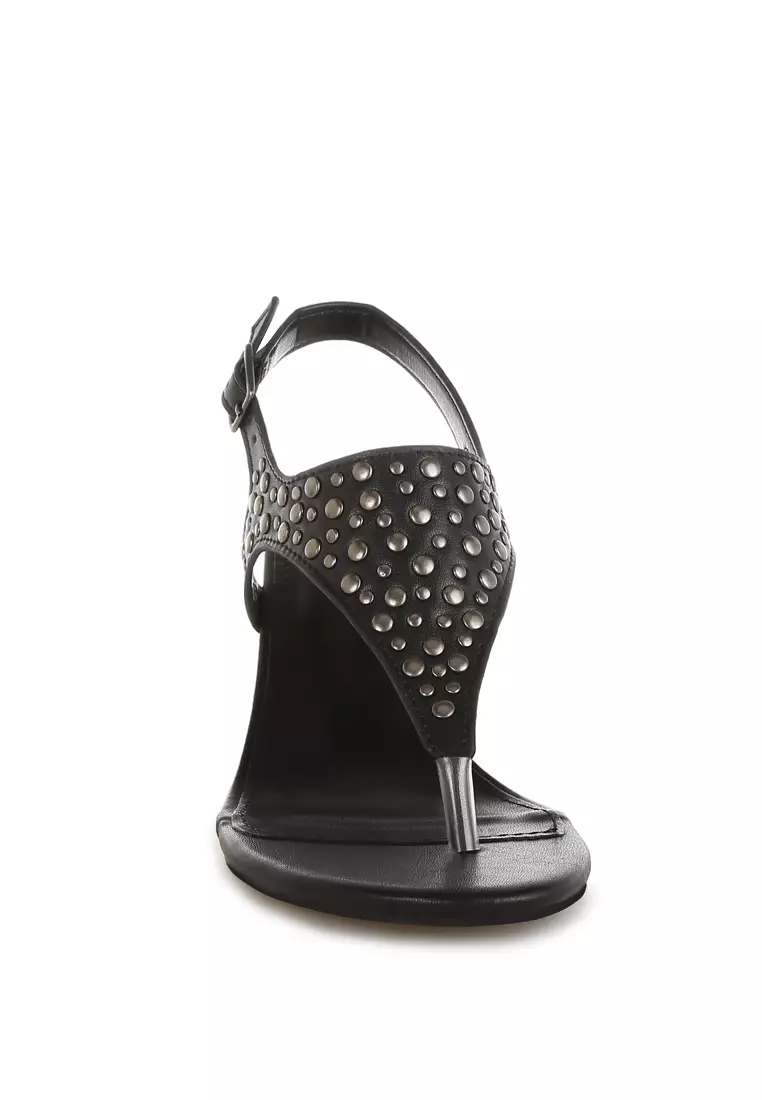 Sepatu wedges bertabur paku dengan ujung bertabur paku warna hitam